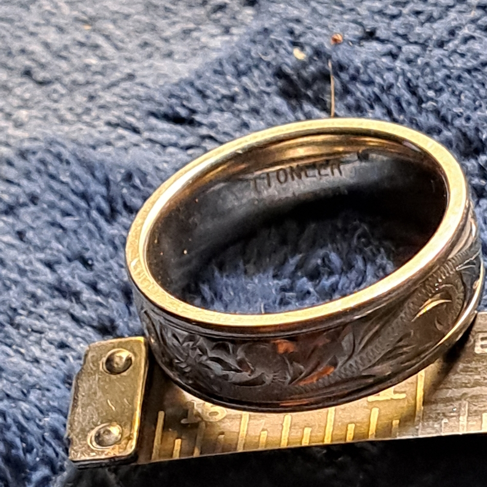 Silver Titanium Men's Patterned Ring - image 6